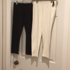 Vera Wang capri leggings 1 grey, 1 white new w/tags. $12. Size small